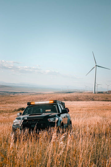 Illuminating the Trail: Maximizing Your Off-Road Experience with a Roof-Mounted Light Bar - Miolle
